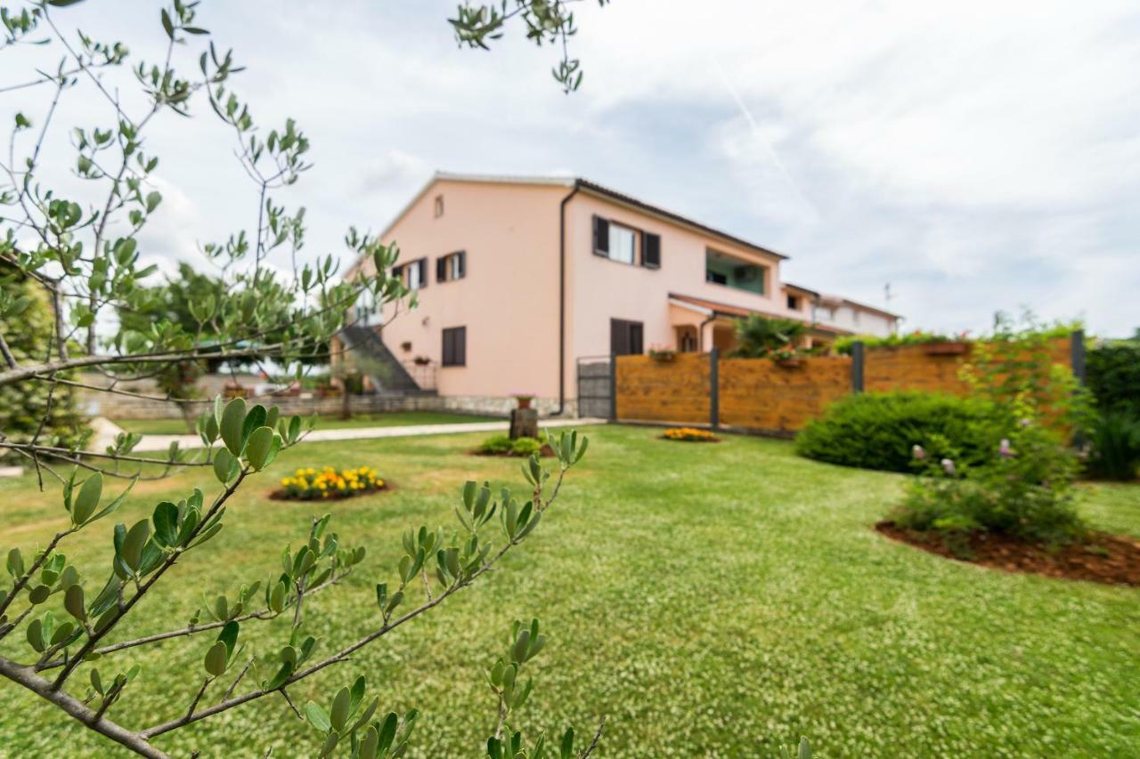 Apartments Korina Kanfanar Exterior photo